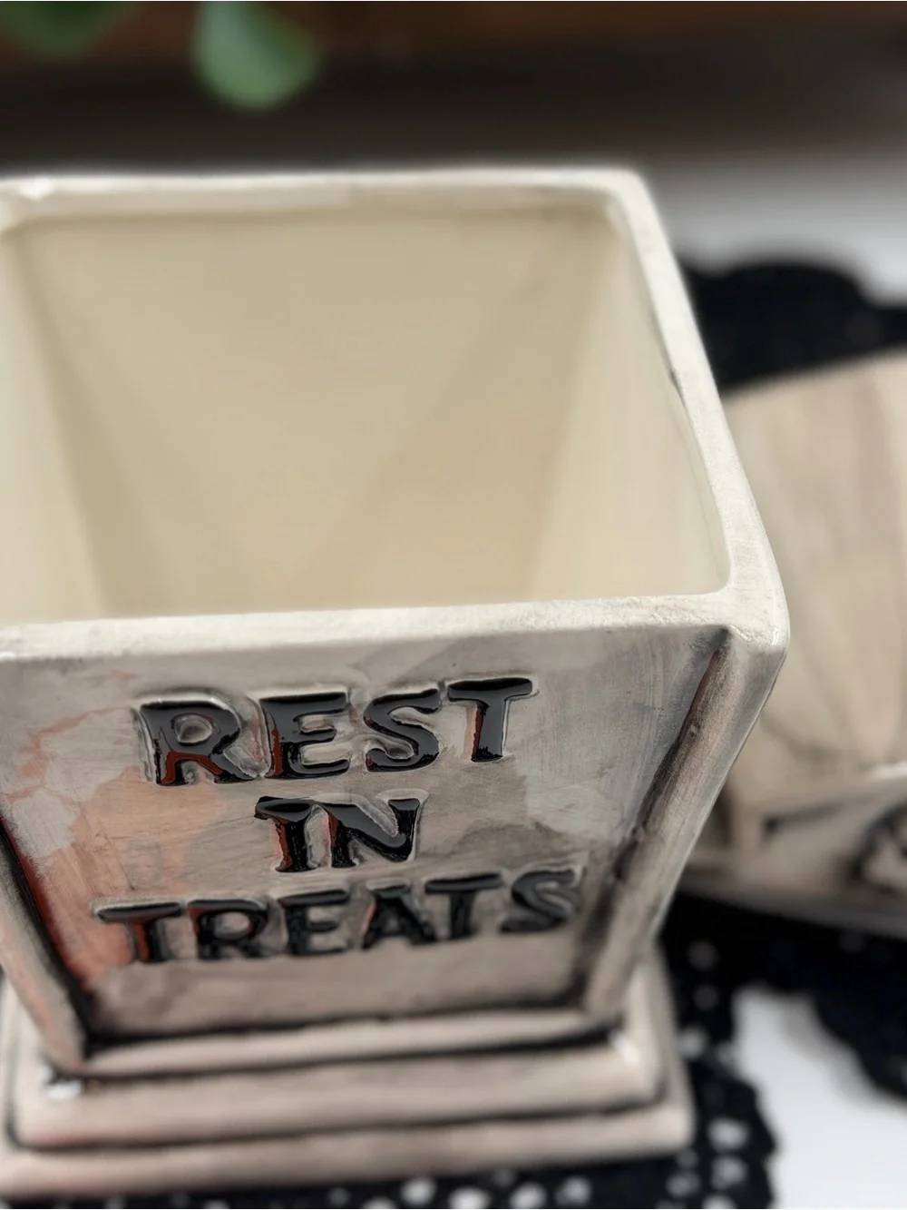 trick & treat rest in treats halloween tombstone cookie jar nwt
